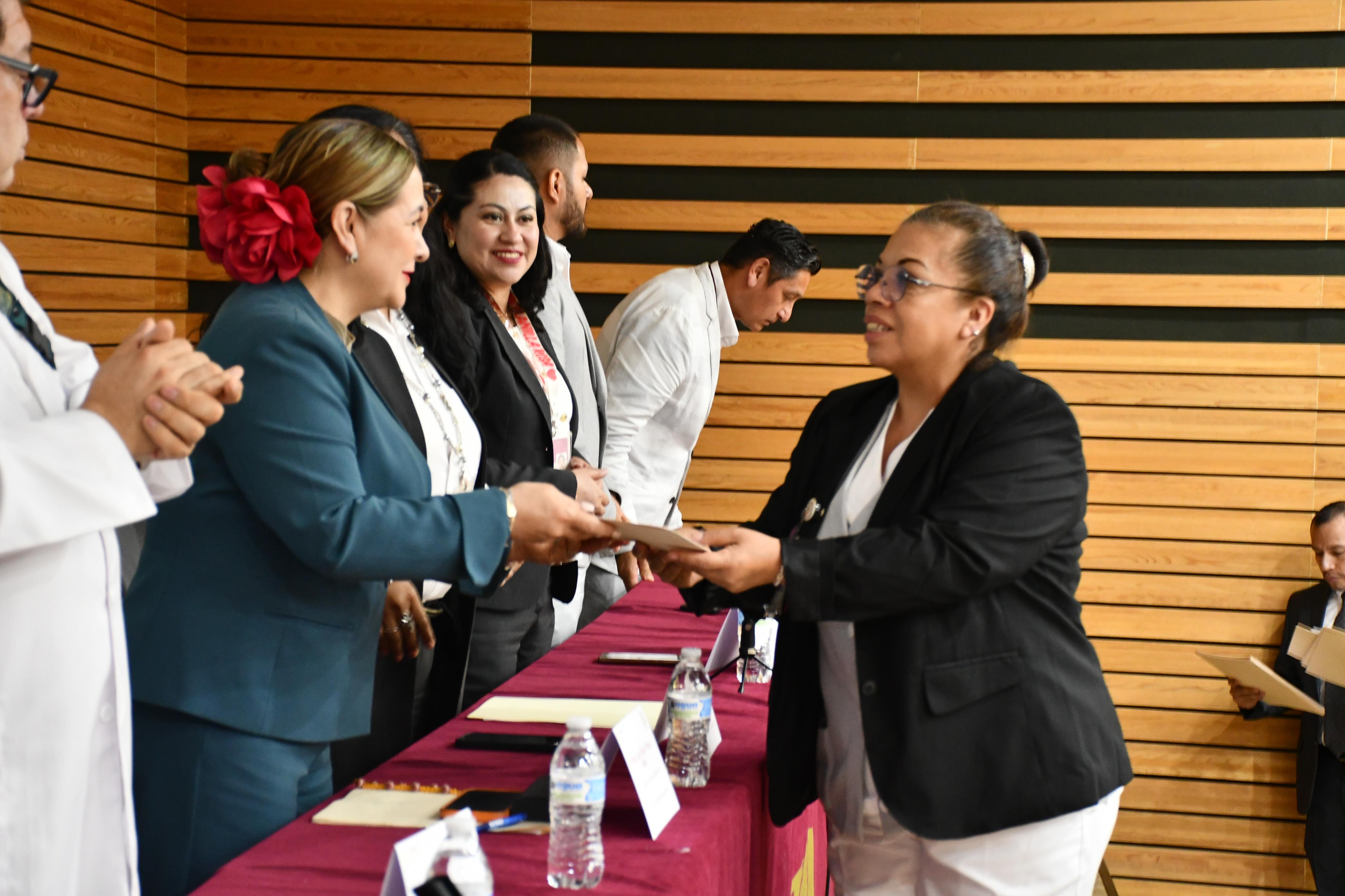 Entrega de Reconocimientos por Años de Servicio en el HG "Dra. Matilde Petra Montoya Lafragua" 